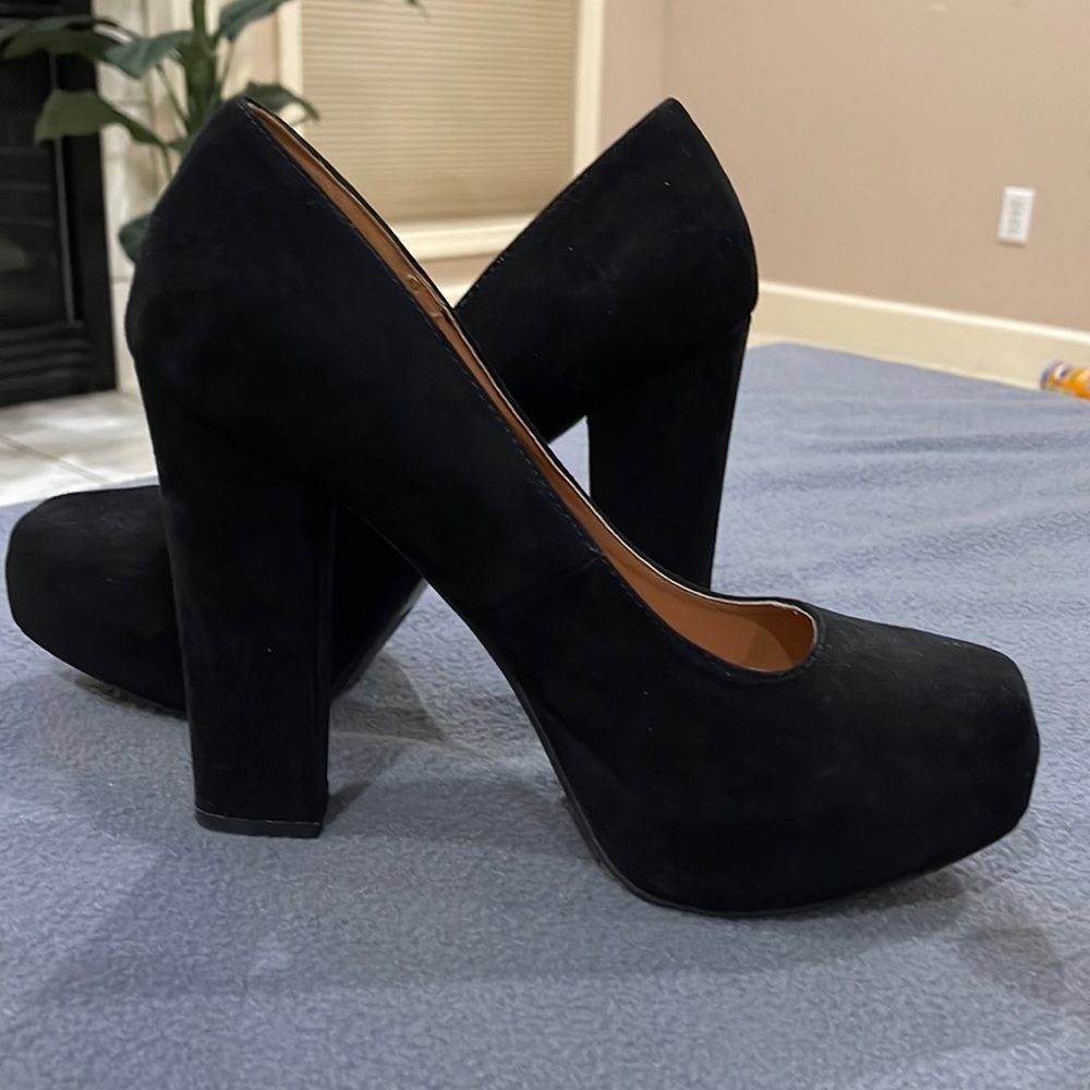 Black Thick heel size 9 never worn From Miss Lola
